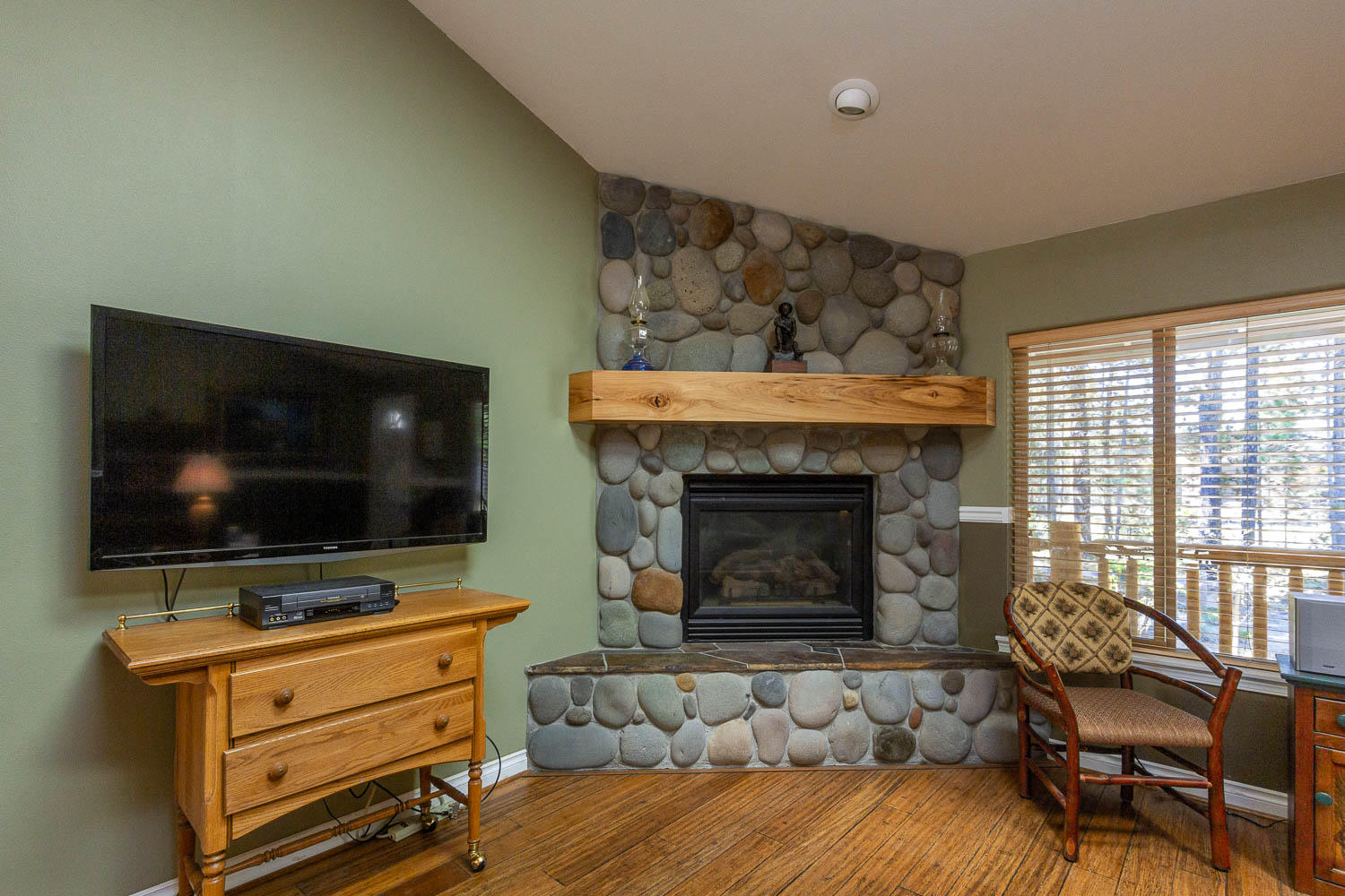 17151 Merced Road Bend, OR 97707 - Photo 28 of 30 a living room with furniture and a flat screen tv