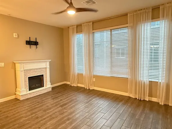 $1,995 | 240 West Juniper Avenue, Unit 1125, Gilbert, AZ 85233