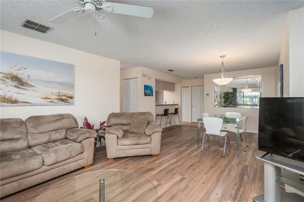 $1,950 | 2713 Countryside Boulevard, Unit 108, Clearwater, FL 33761