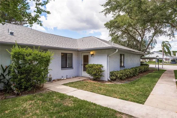 $1,950 | 2713 Countryside Boulevard, Unit 108, Clearwater, FL 33761