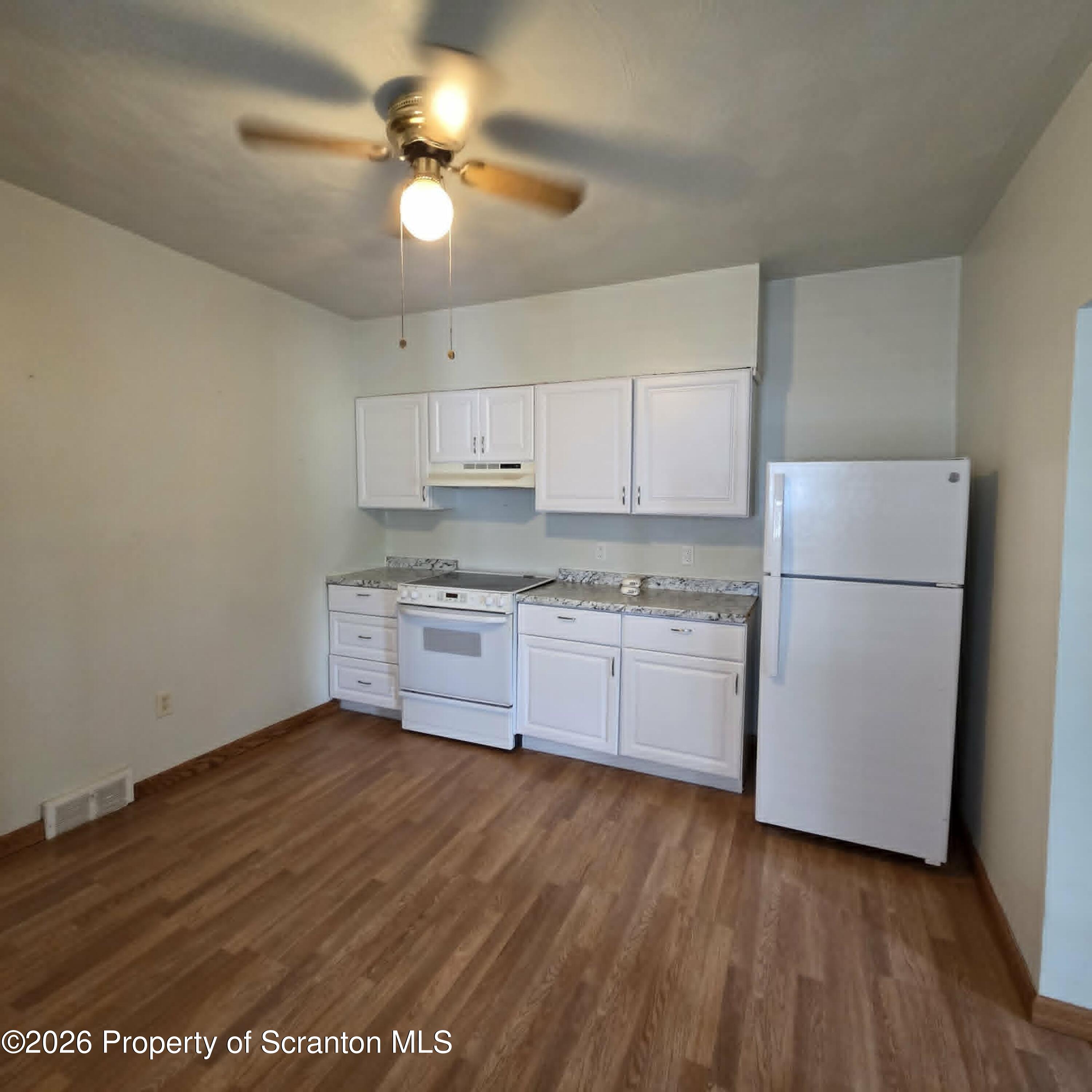 140 East Grove Street Taylor, PA 18517 - Photo 5 of 16 Kitchen