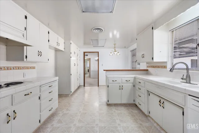 an empty room with windows and ceiling fan