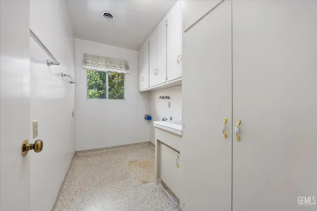 a view of empty room