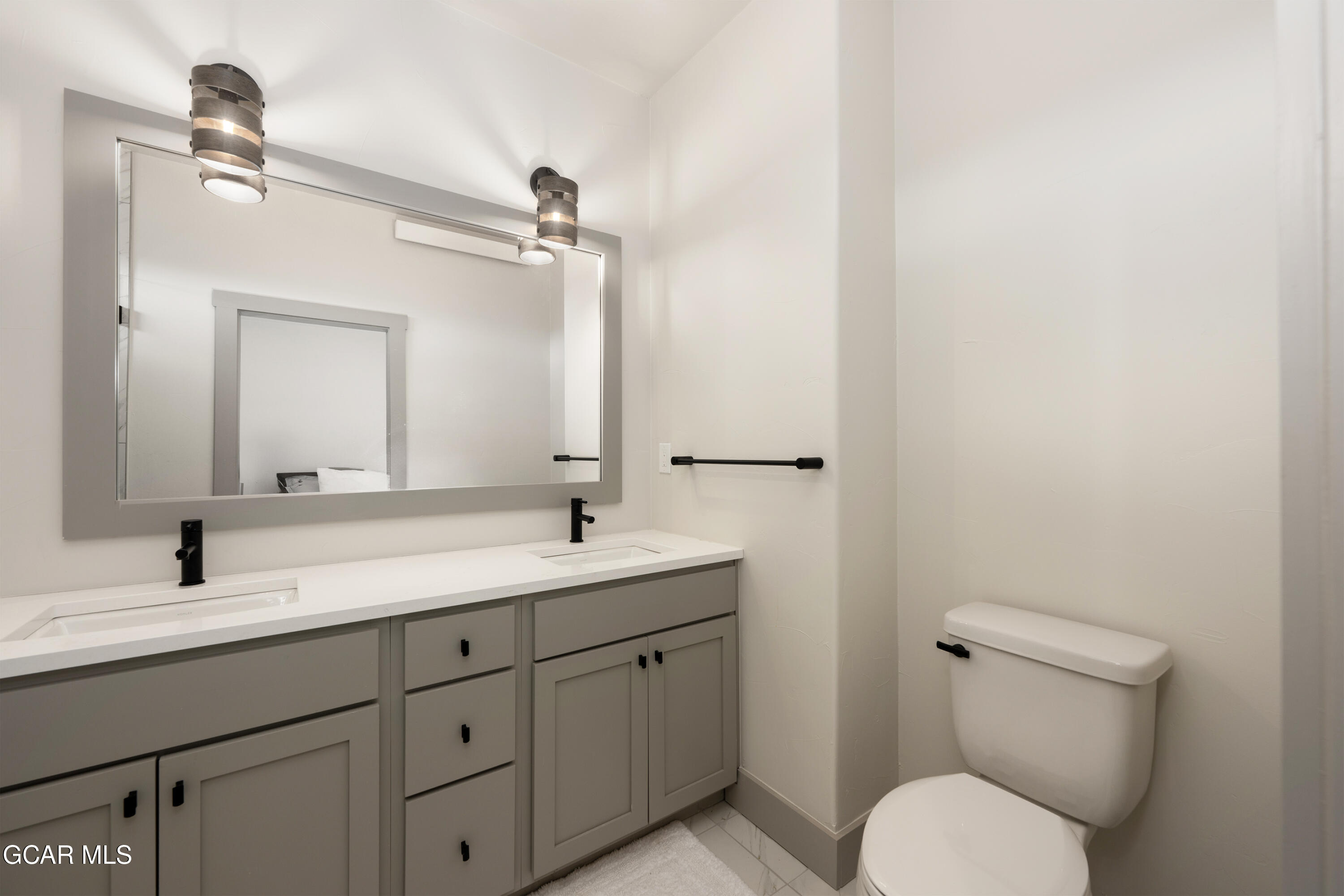 237 Eagle Ridge Circle Granby, CO 80446 - Photo 17 of 35 Master Bathroom