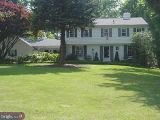 854 Farragut Road Berwyn, PA 19312 - Photo 1 of 6