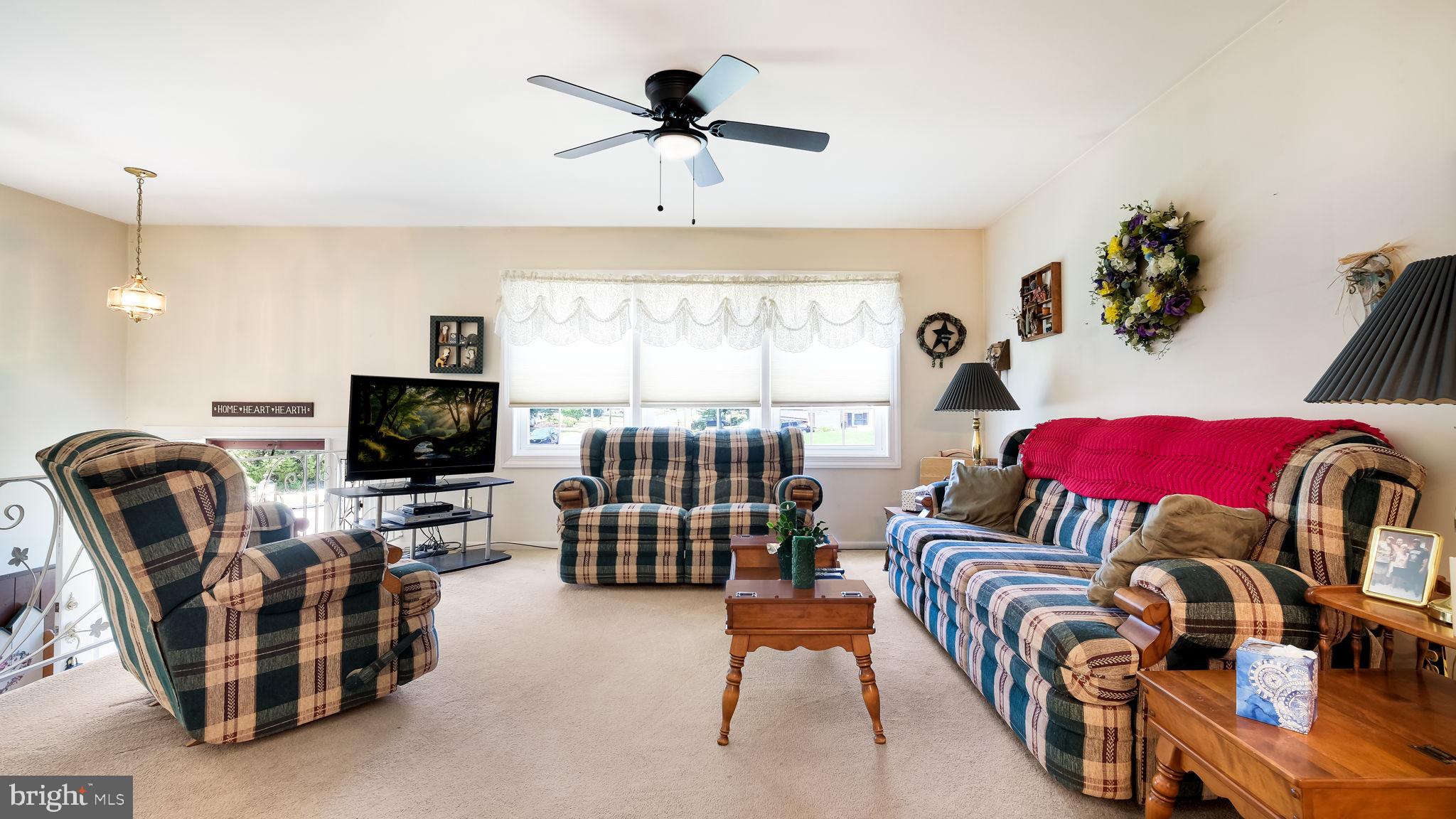 869 Longstreth Road Warminster, PA 18974 - Photo 8 of 25 LIVING ROOM