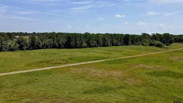 a view of a tennis court