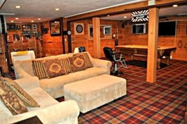 272 Old Hardwick Road Barre, MA 01005 - Photo 15 of 30 a living room with furniture