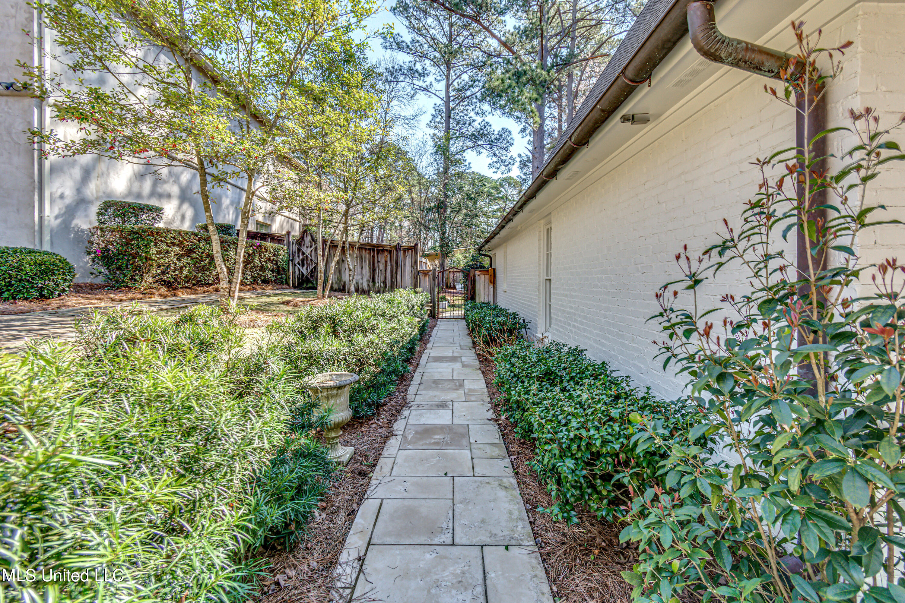 4264 East Ridge Drive Jackson, MS 39211 - Photo 11 of 75 4264 Eastridge Dr. Exteriors-23