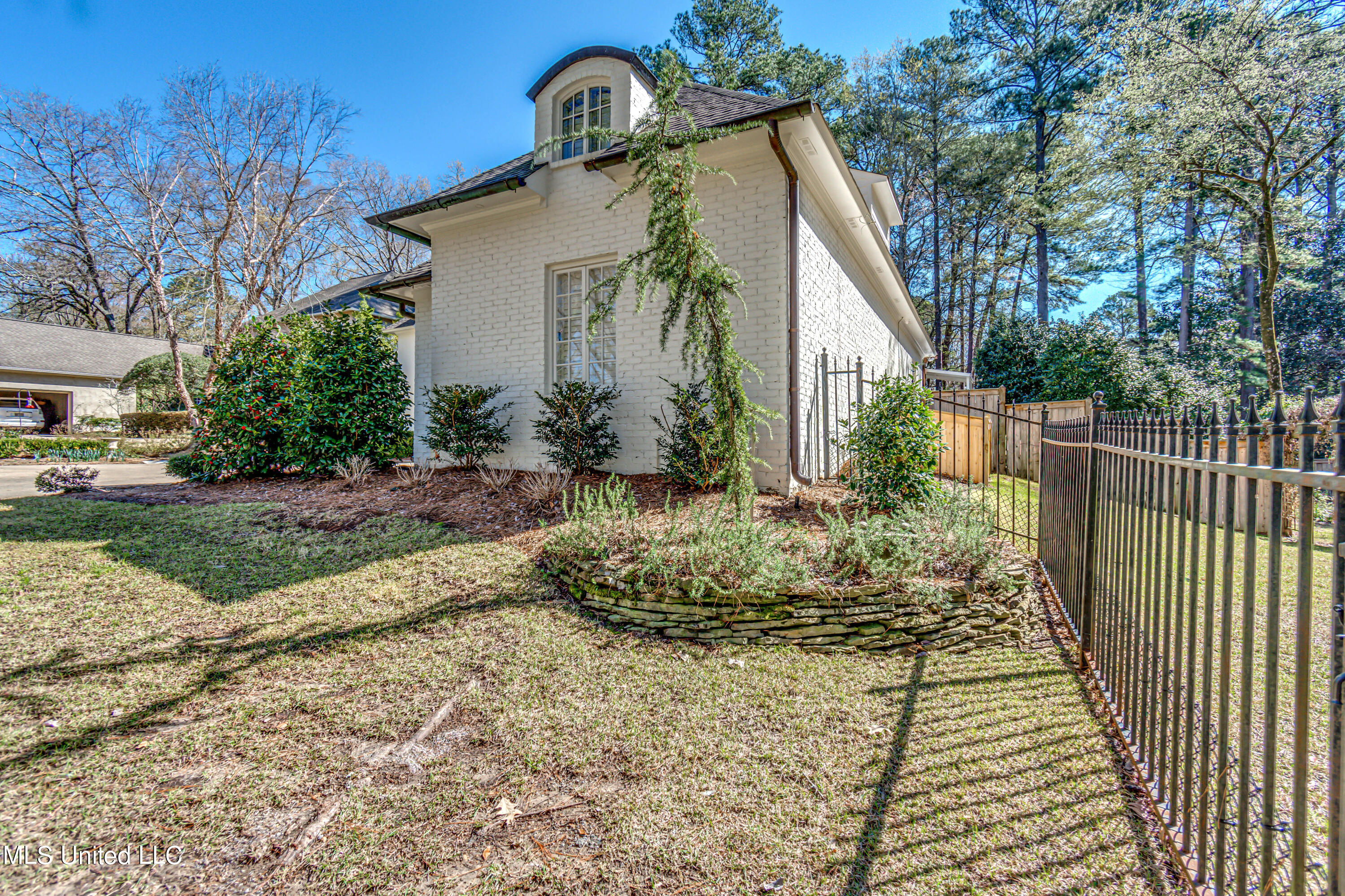 4264 East Ridge Drive Jackson, MS 39211 - Photo 7 of 75 4264 Eastridge Dr. Exteriors-8
