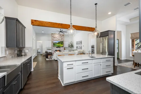 $899,000 | 117 Sabella, Spring Branch, TX 78070