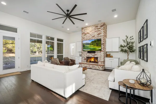 $899,000 | 117 Sabella, Spring Branch, TX 78070