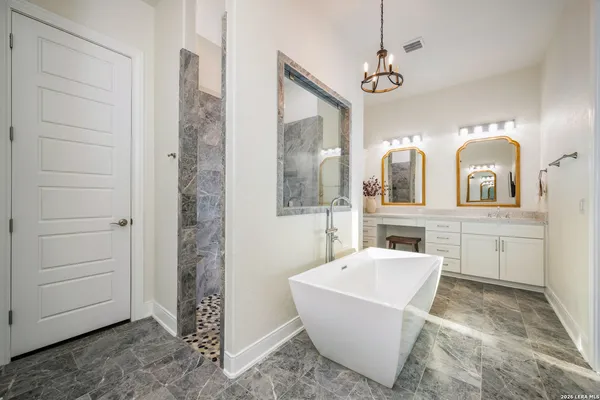 $899,000 | 117 Sabella, Spring Branch, TX 78070