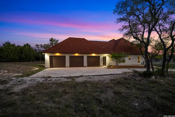 $899,000 | 117 Sabella, Spring Branch, TX 78070