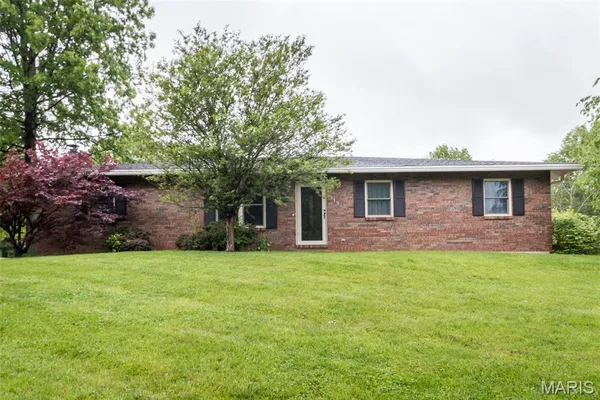 $1,800 | 115 Meadow Lane South, Columbia, IL 62236