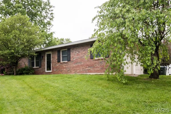 $1,800 | 115 Meadow Lane South, Columbia, IL 62236