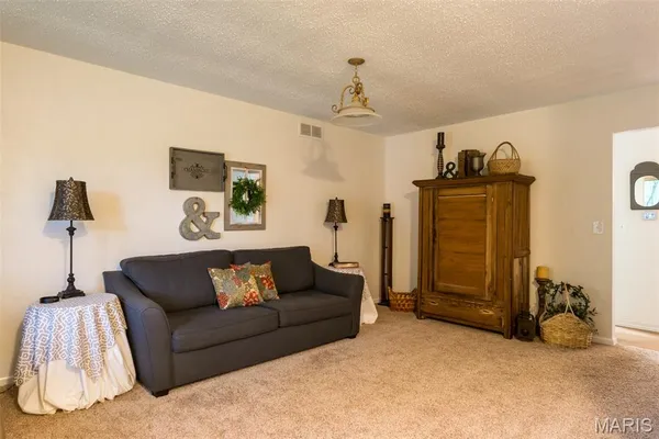 $1,800 | 115 Meadow Lane South, Columbia, IL 62236