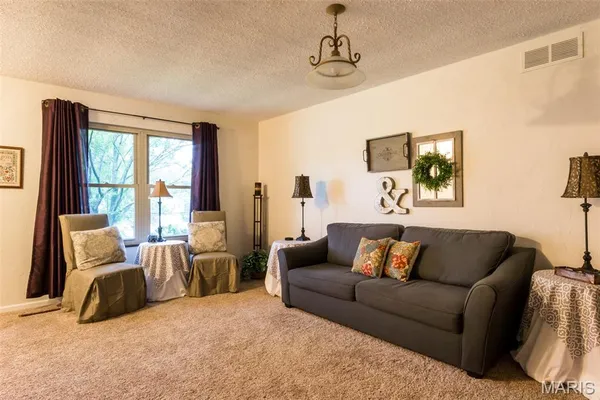 $1,800 | 115 Meadow Lane South, Columbia, IL 62236