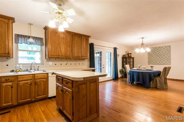 $1,800 | 115 Meadow Lane South, Columbia, IL 62236