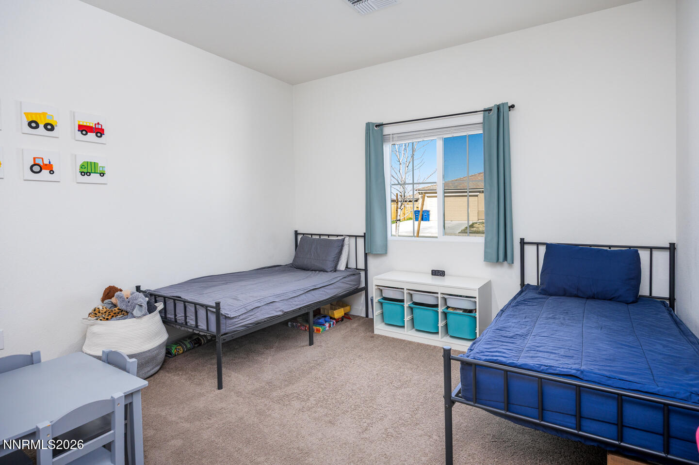 1135 Tamarack Drive Fallon, NV 89406 - Photo 9 of 23 a living room with furniture and a window