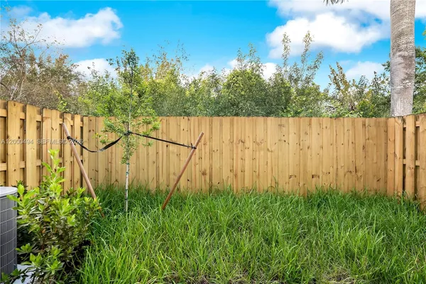 $2,400 | 250 Southeast 10th Court, Homestead, FL 33034
