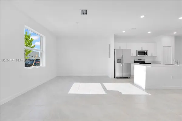 $2,400 | 250 Southeast 10th Court, Homestead, FL 33034