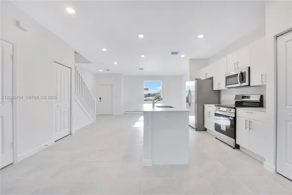 $2,400 | 250 Southeast 10th Court, Homestead, FL 33034