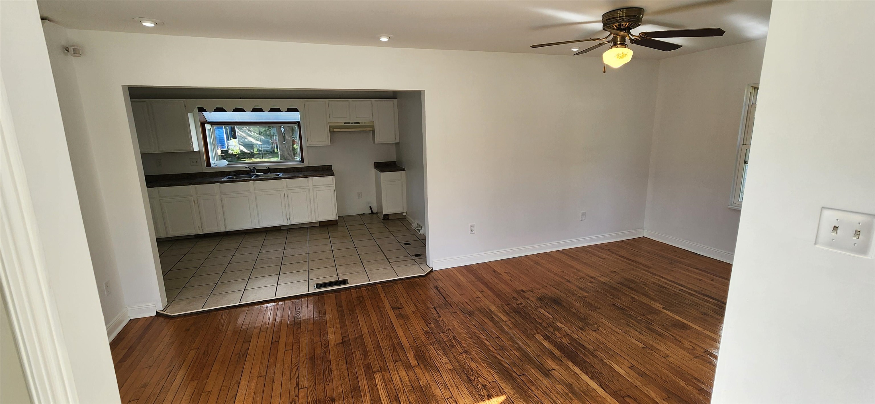 304 Wilshire Drive Machesney Park, IL 61115 - Photo 5 of 6 a view of a hallway with wooden floor