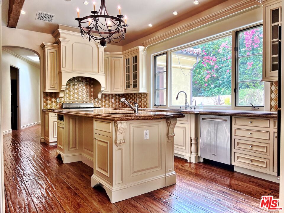 9530 Hidden Valley Road Beverly Hills, CA 90210 - Photo 11 of 42