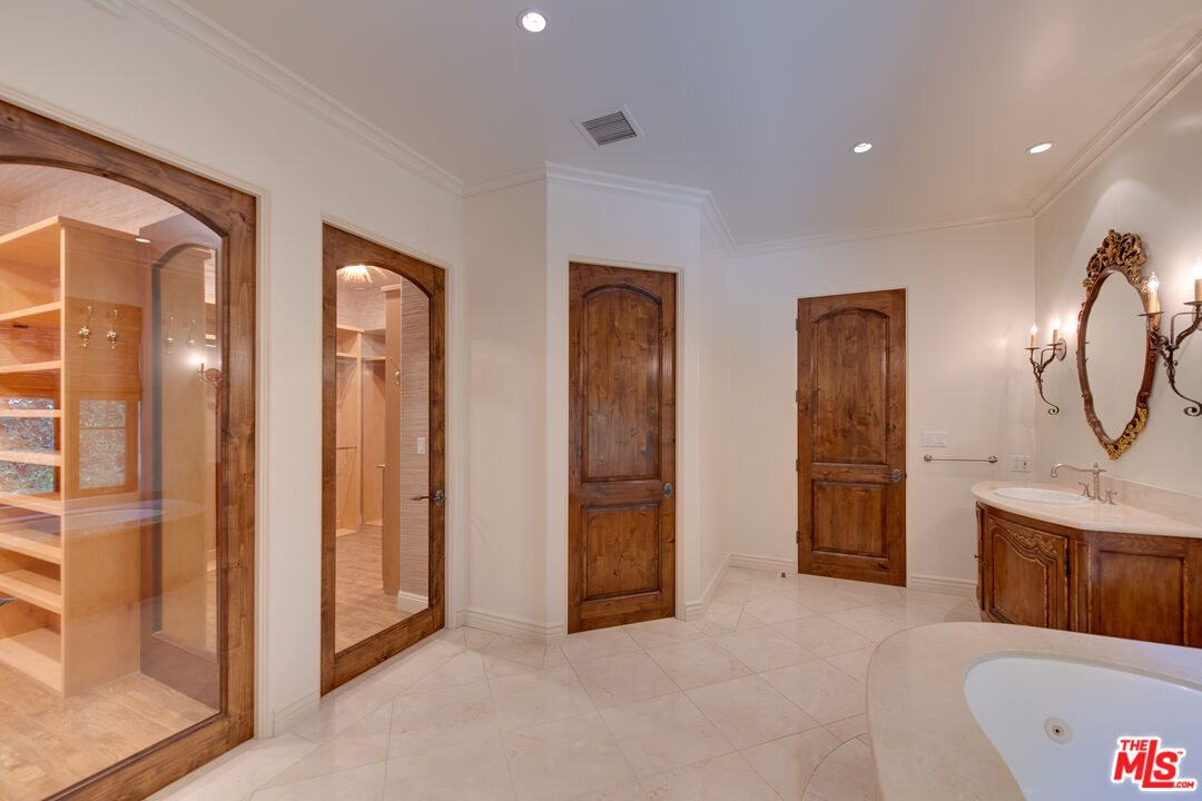 9530 Hidden Valley Road Beverly Hills, CA 90210 - Photo 23 of 42