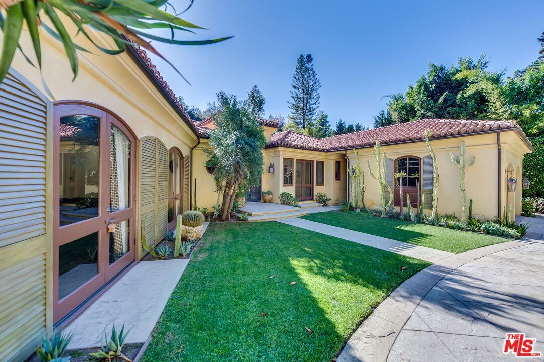 9530 Hidden Valley Road Beverly Hills, CA 90210 - Photo 3 of 42