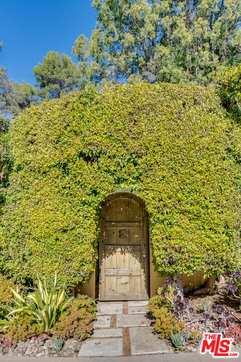 9530 Hidden Valley Road Beverly Hills, CA 90210 - Photo 40 of 42