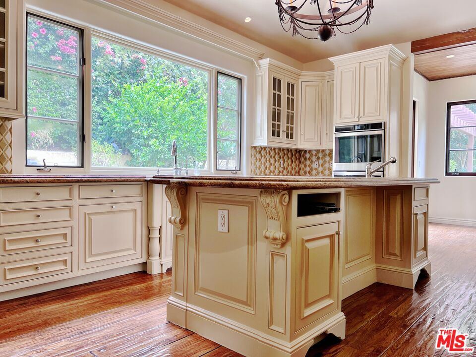 9530 Hidden Valley Road Beverly Hills, CA 90210 - Photo 8 of 42