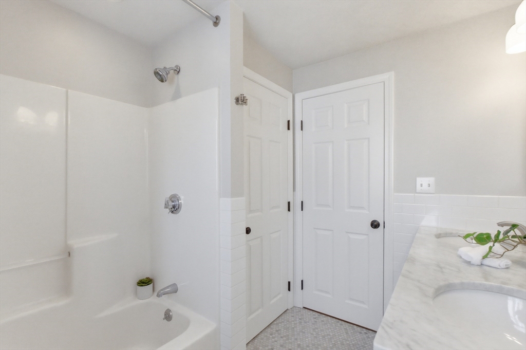 22 Flushing Pond Road Westford, MA 01886 - Photo 19 of 37