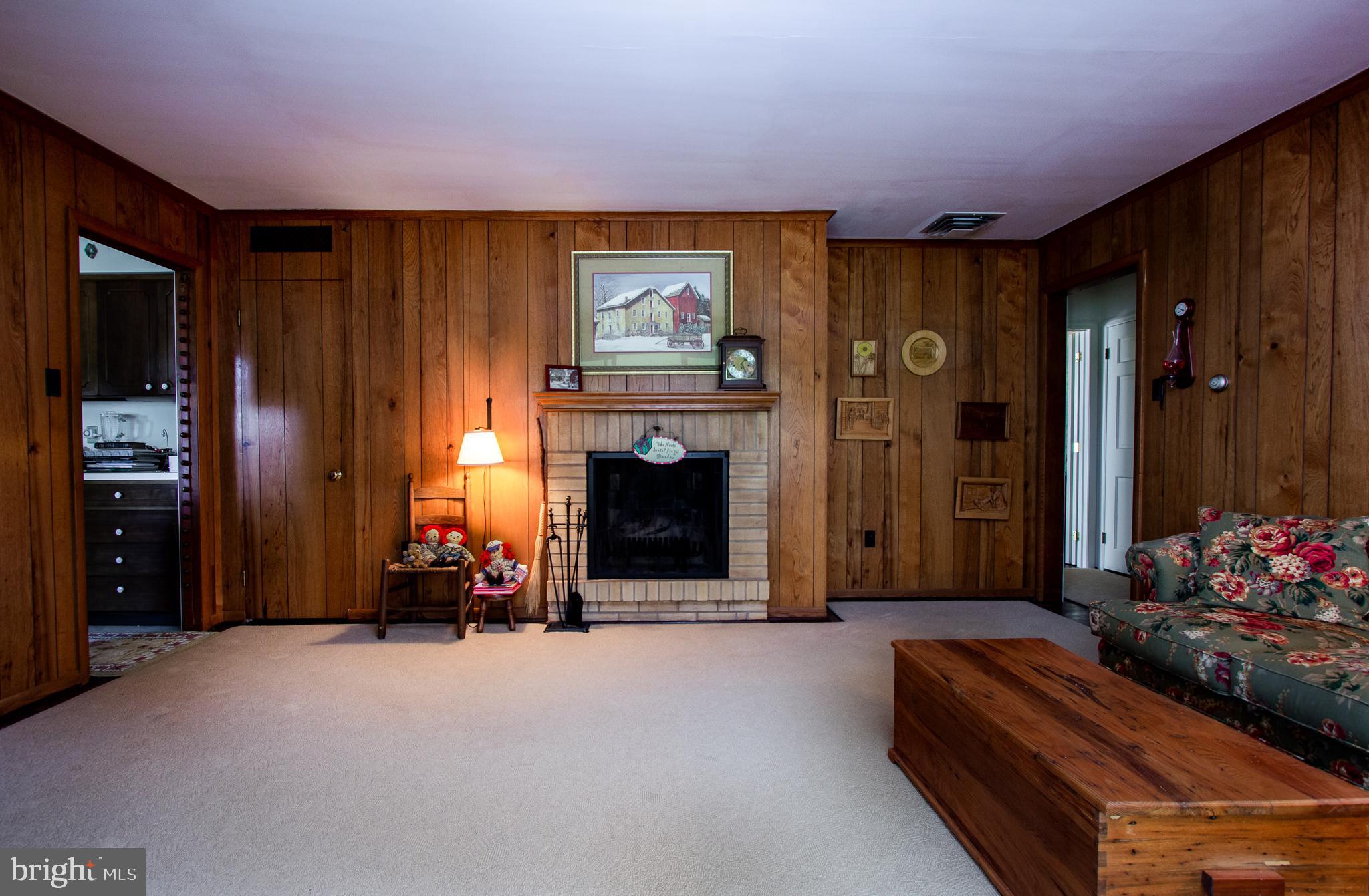 19610 Meadowbrook Road Hagerstown, MD 21742 - Photo 10 of 30 FAMILY ROOM