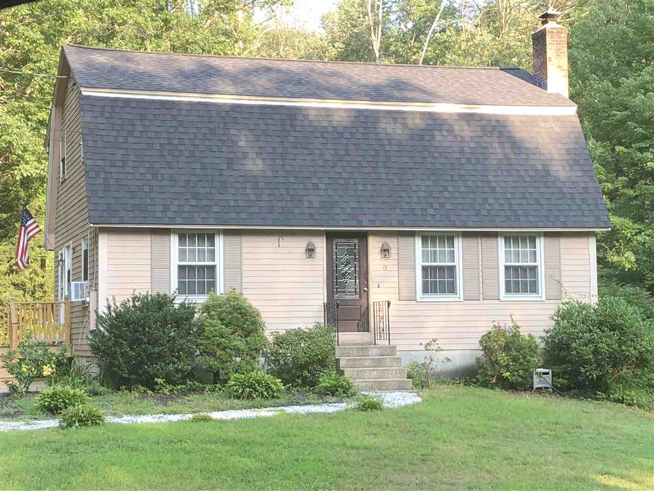 17 North Meadow Road Amherst, NH 03031 - Photo 2 of 24