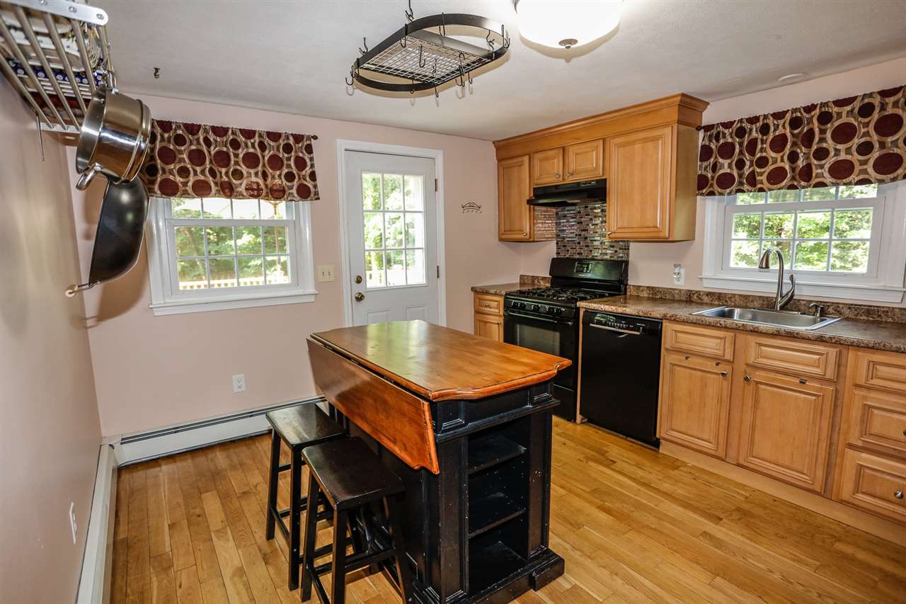 17 North Meadow Road Amherst, NH 03031 - Photo 4 of 24