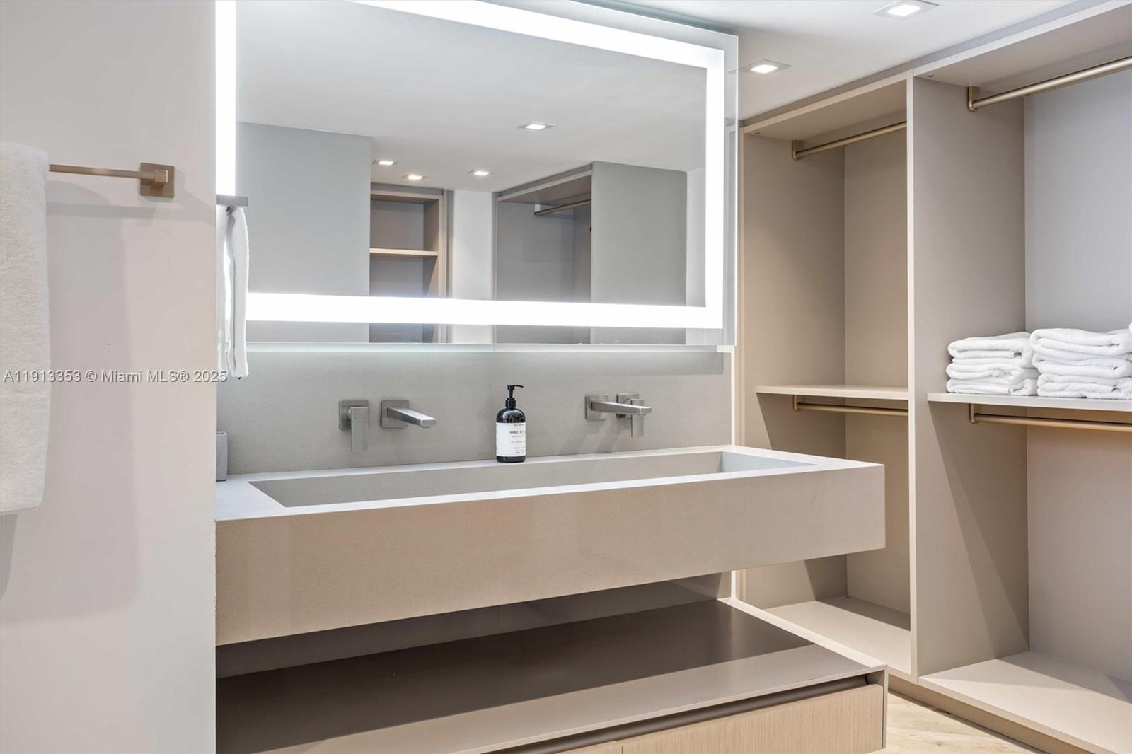 2301 Collins Avenue, Unit 1432 Miami Beach, FL 33139 - Photo 34 of 63