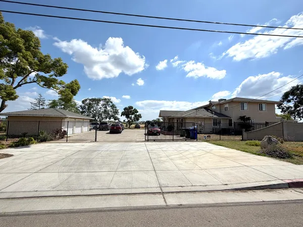 $695,000 | 844 West Nebraska Avenue, Dinuba, CA 93618