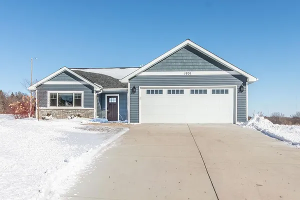 $310,000 | 1601 18th Avenue Northwest, Willmar, MN 56201