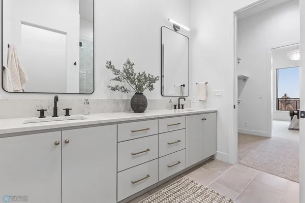 $798,000 | 505 Oak Street North, Unit 501, Fargo, ND 58102