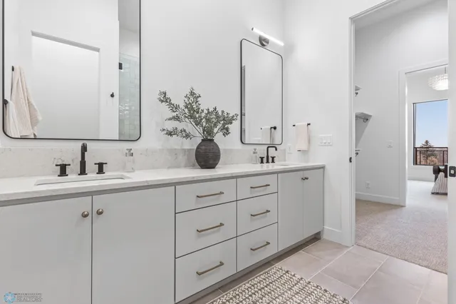 $798,000 | 505 Oak Street North, Unit 501, Fargo, ND 58102