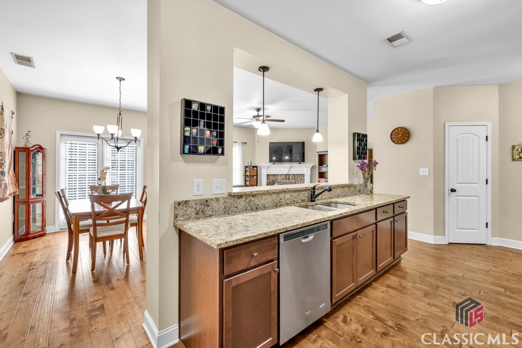 1102 Blackstone Way Atlanta, GA 30339 - Photo 9 of 43 Granite Countertops
