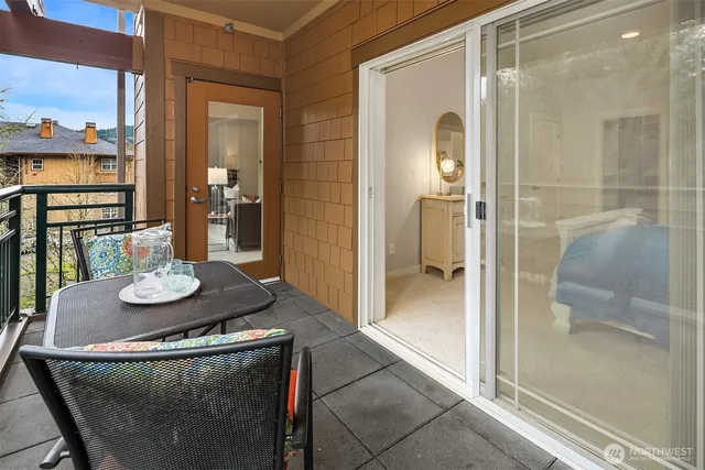 $585,000 | 1000 Cabin Creek Lane Southwest, Unit B204, Issaquah, WA 98027