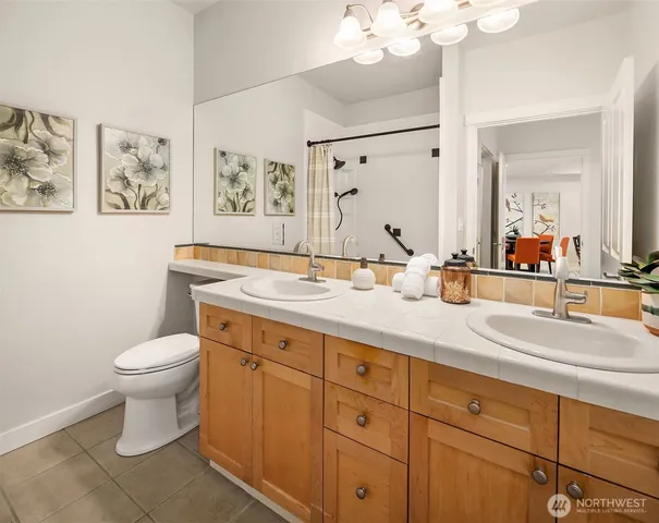 $585,000 | 1000 Cabin Creek Lane Southwest, Unit B204, Issaquah, WA 98027