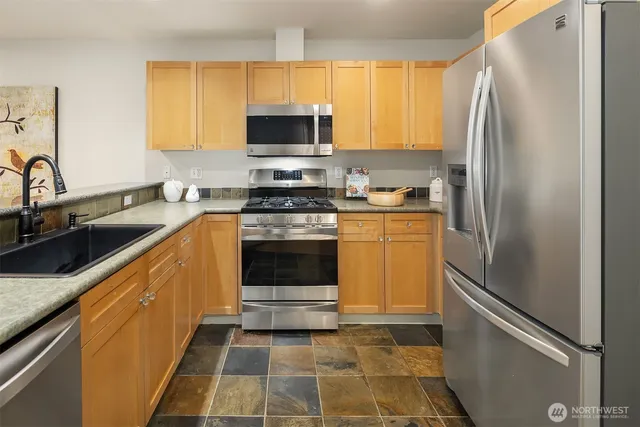 $585,000 | 1000 Cabin Creek Lane Southwest, Unit B204, Issaquah, WA 98027