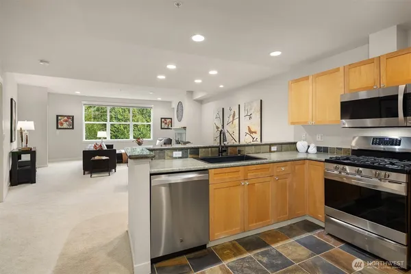 $549,950 | 1000 Cabin Creek Lane Southwest, Unit B204, Issaquah, WA 98027