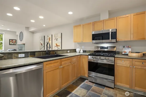 $549,950 | 1000 Cabin Creek Lane Southwest, Unit B204, Issaquah, WA 98027