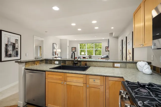 $585,000 | 1000 Cabin Creek Lane Southwest, Unit B204, Issaquah, WA 98027