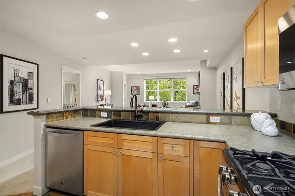 $549,950 | 1000 Cabin Creek Lane Southwest, Unit B204, Issaquah, WA 98027